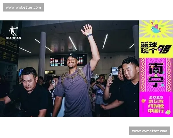 凯尔登・约翰逊深夜抵华!马刺球迷冒雨接机热情爆棚 凯尔登・约翰逊深夜抵华!马刺球迷冒雨接机热情爆棚